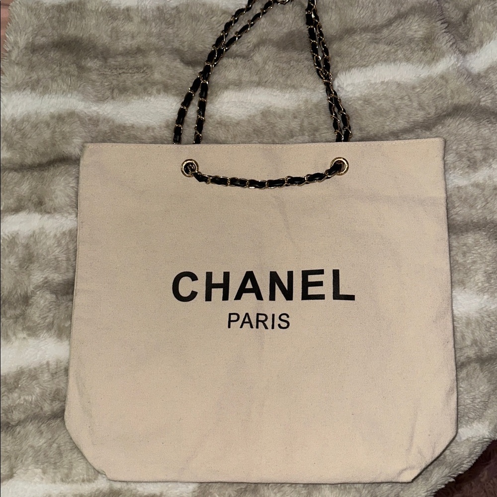 Lux VIP GIFT !! Cream Tote with Chain Handles